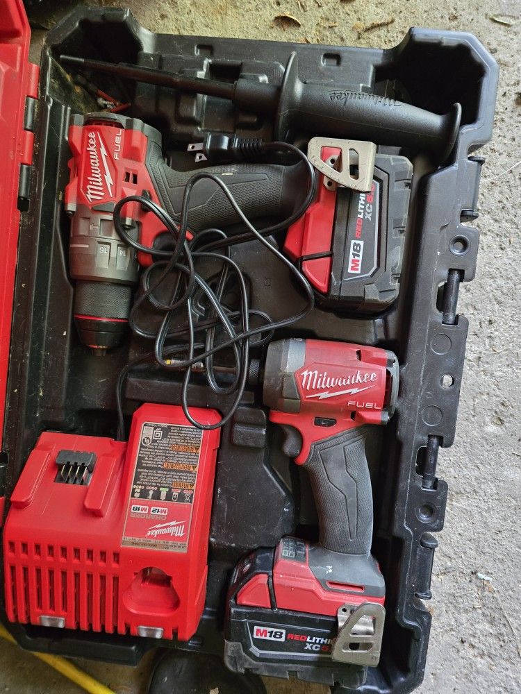 Milwaukee Hammer Drill Set