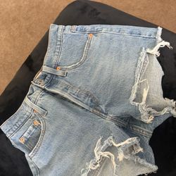 Women’s Levi Shorts 