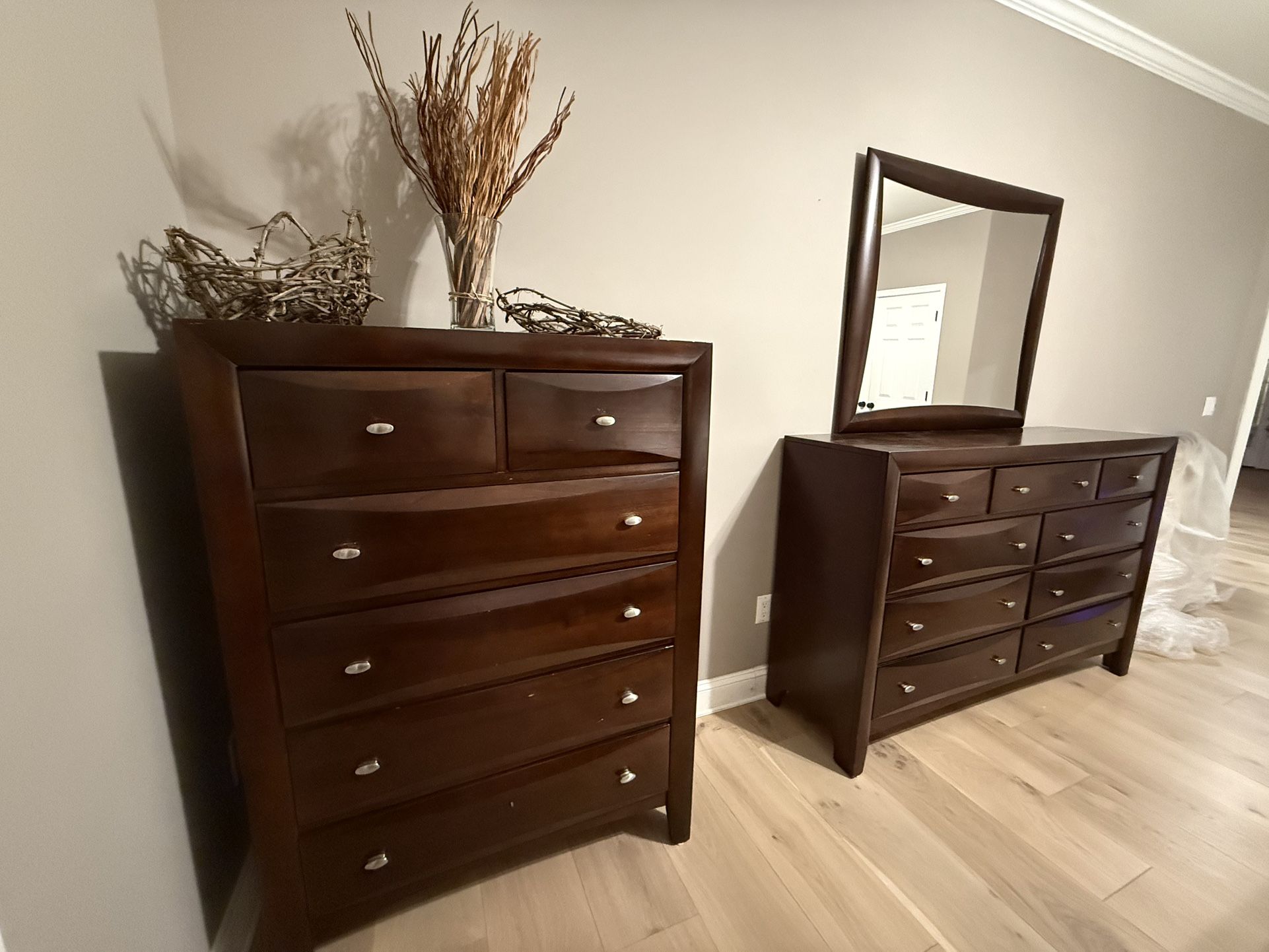 7pc Solid Wood Queen bedroom set