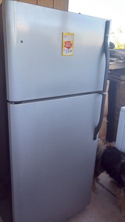Bonito refrigerador  enfría muy vien