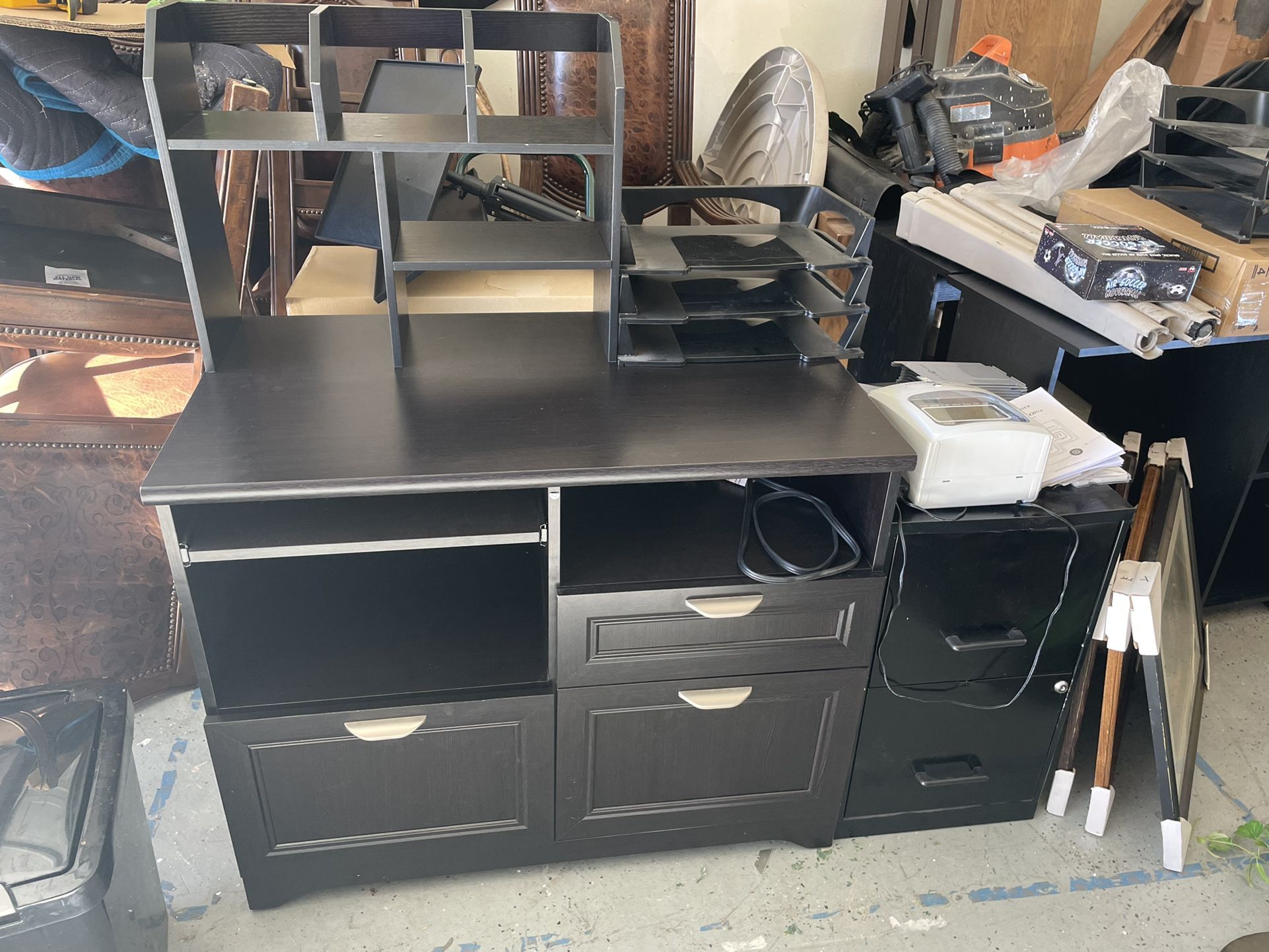 Beautiful Like New Desk With Side Cabinet