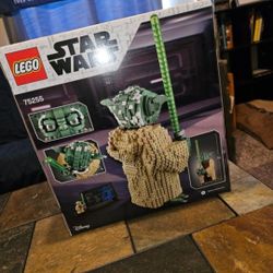 RETIRED SET Yoda Lego Set