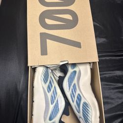 Yeezy 700 V3