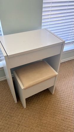 Vanity desk