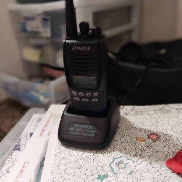 Kenwood. 2way Radio/ Walkie Talkie