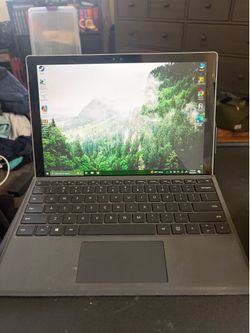 Microsoft Surface Pro 4 i5 / 4GB / 128GB SSD + Keyboard + Pen