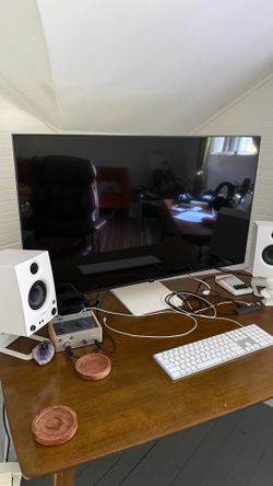 Huge 44 inch monitor screen LG only 1 year old 4K white