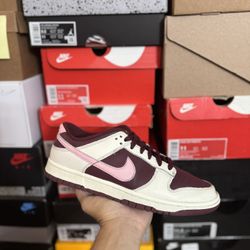 Nike Dunk Low Valentines Day size 8.5 VNDS