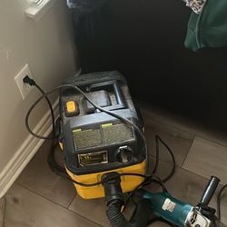 Dewalt 4gallon Wet/dry Vacuum 