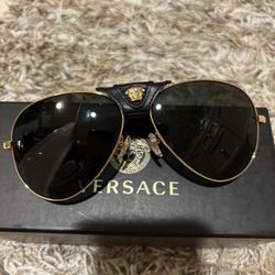 Sunglasses 😎 Versace
