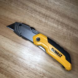 DeWalt Folding Utility Knife