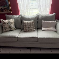 Comfortable and Stylish Couch for Sale: Needs to sale fast