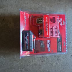 Milwaukee 8ah M18 FORGE Battery  With Charger