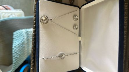 Necklace, Earrings and Bracelet set