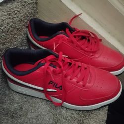 Fila Men Size 10.    4o2 383 391o