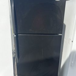 30” Black Top Freezer Refrigerator DELIVERY AVAILABLE 🚚