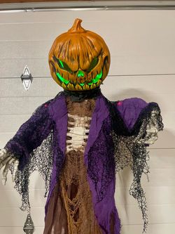 Sound and touch activated Halloween animatronics Decoration