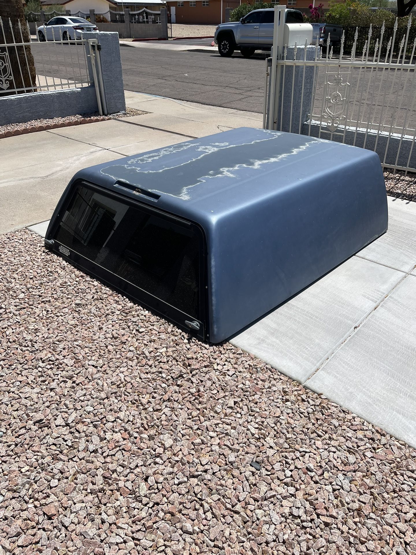 Used Camper Shell – $250 | Camper Shell Usado – $250