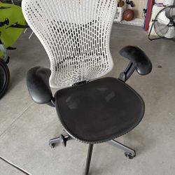 Herman Miller Mirra