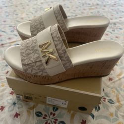 Size 7 Michael Kors Women’s Wedge Slides 