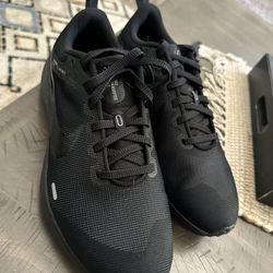 Women’s Black Nike Running Shoes. 