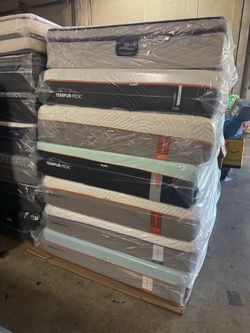 Mattress warehouse yearly sale ! Starting at $250!!
