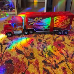 Race Track Lightning McQueen Transforms To A Truck