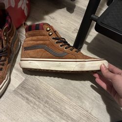Winter High Top Vans Sneakers 