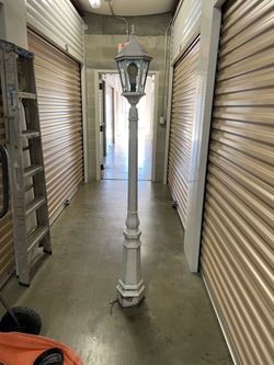 6’ White Street Lamp (metal)