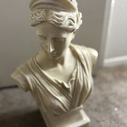 Mini Statue 