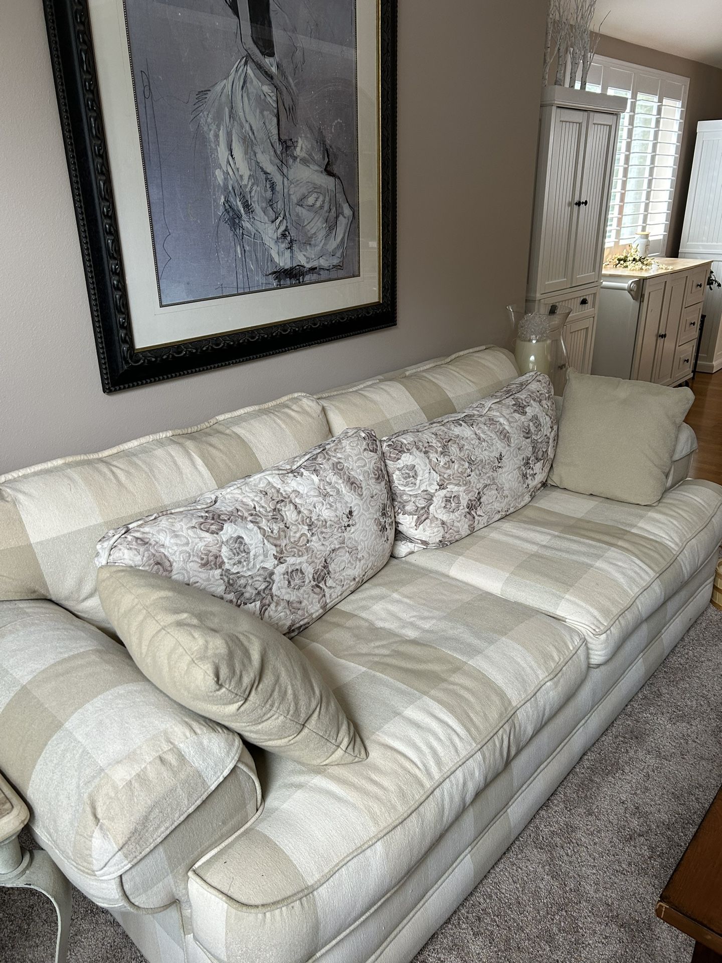 Living Room Furniture & Decor