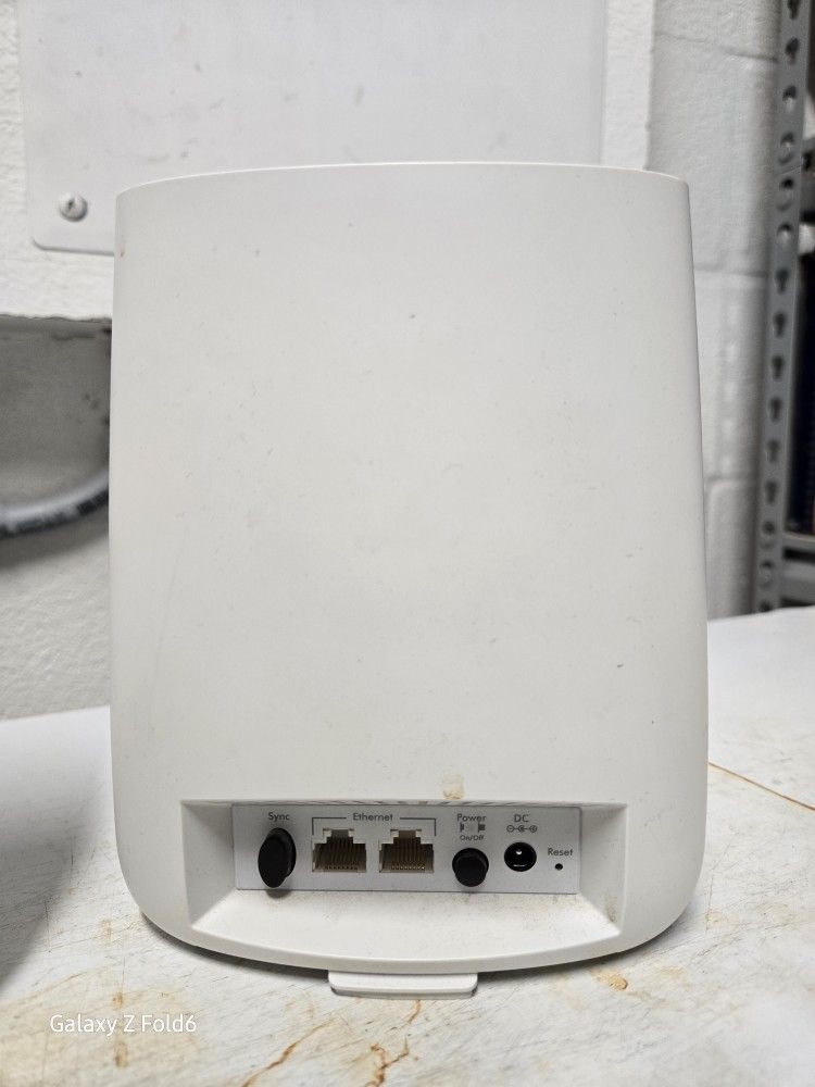 RBR20 ORBI mesh Network 1 Router 2 Satellite