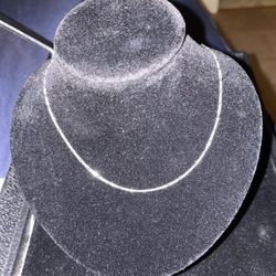 Sterling Silver 1.4 MM Figaro Chain Necklace looks in discription for different length with prices