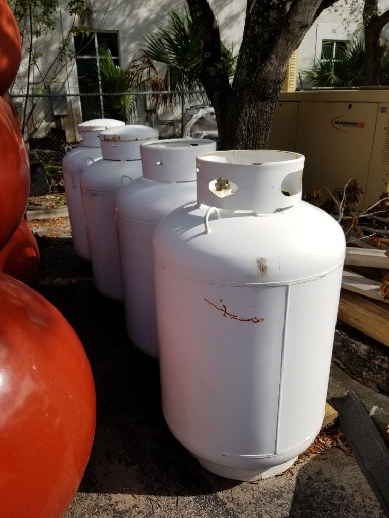 420 lbs 120 gallon propane tank