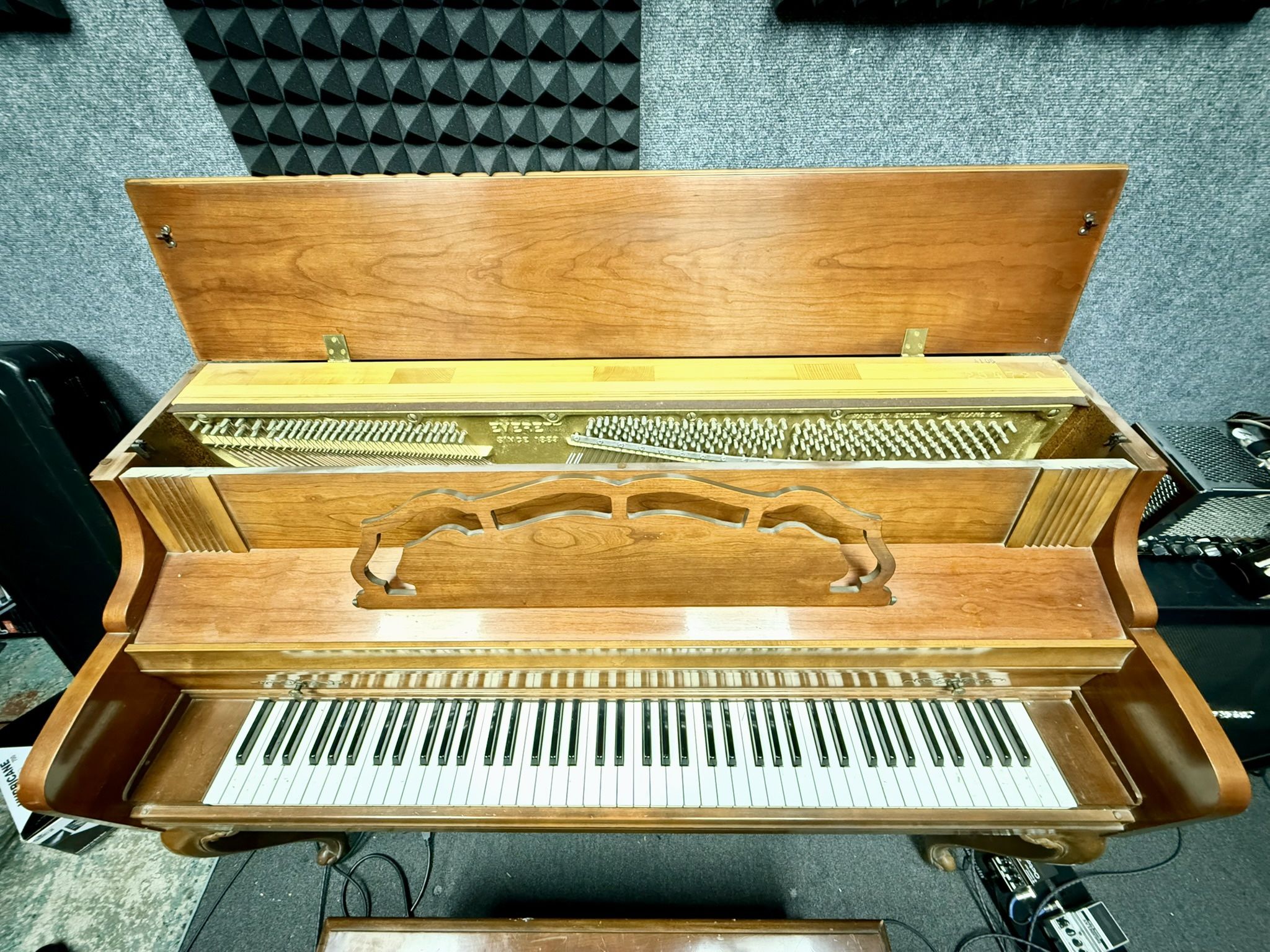 Vintage Everett Upright Piano (1974) – Beautiful Sound + Matching Bench
