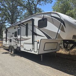 2016 Keystone - Cougar XLite
Floorplan: 28RDB (Fifth Wheel)