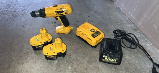 DeWalt Cordless Drill Set w 2 Batteries + 2 Chargers