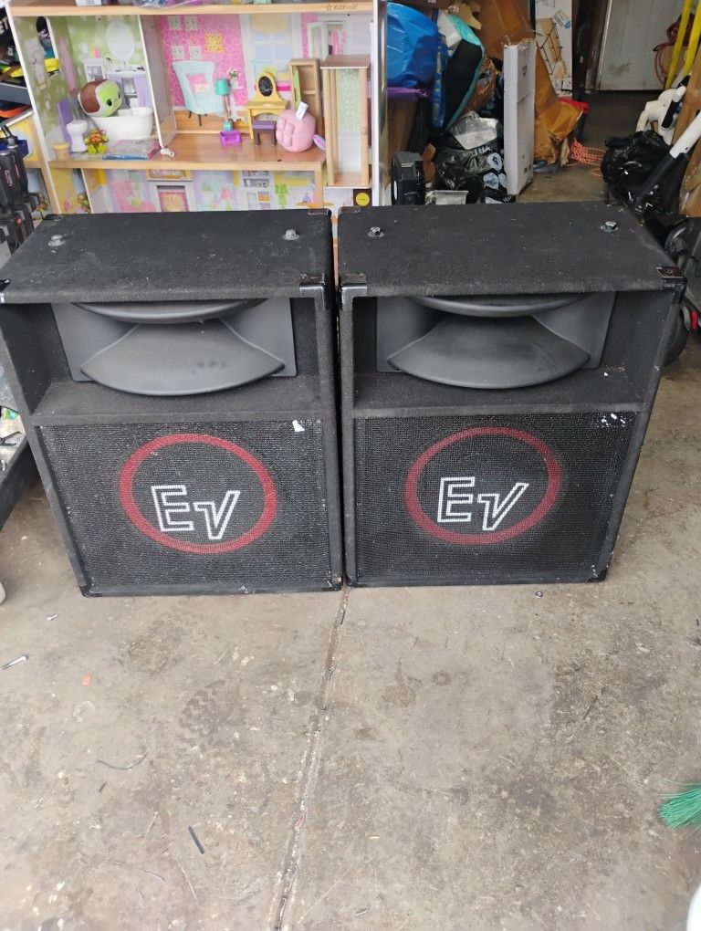 2 15 EV DJ Speakers 