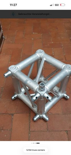 2 truss corners f34  Dj band
