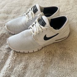 Size 6 - Nike Janoski SB White Black