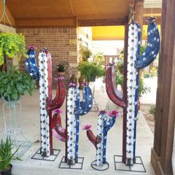 American Metal Desert Cactus (Yard Art) Clay Pots, Planters,Plants, Pottery