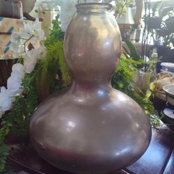 VINTAGE CURVED VASE BEAUTIFUL NO STAIN , NO CHIP NOR FRACTURED 16" TALL
