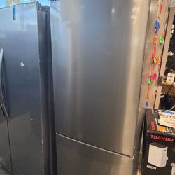 Frigidaire Apartment Size Fridge 