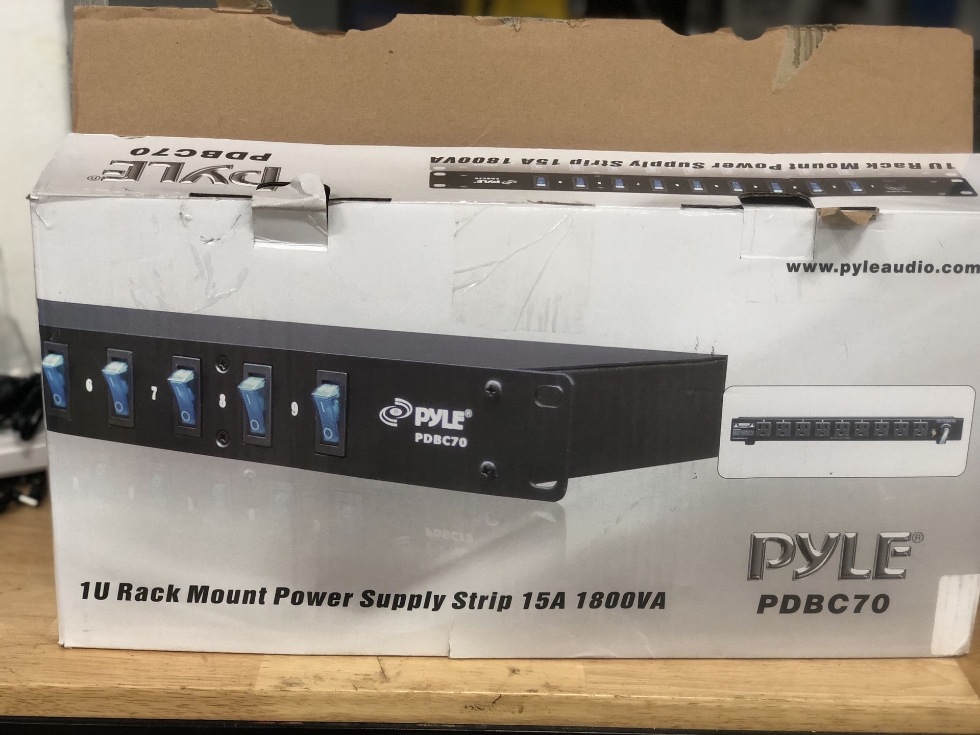 New Pyle PDBC70 15 Amp Power Supply 1800VA Rack Mountable Power Strip Surge Protector with Switch Control and 9 Outlets
