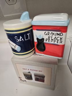 New Set of 2  Ceramic Salt & Pepper Shakers