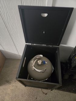 Full Propane Tank with Tank Hider