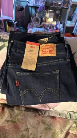 Levi’s Bootcut Jeans (women)