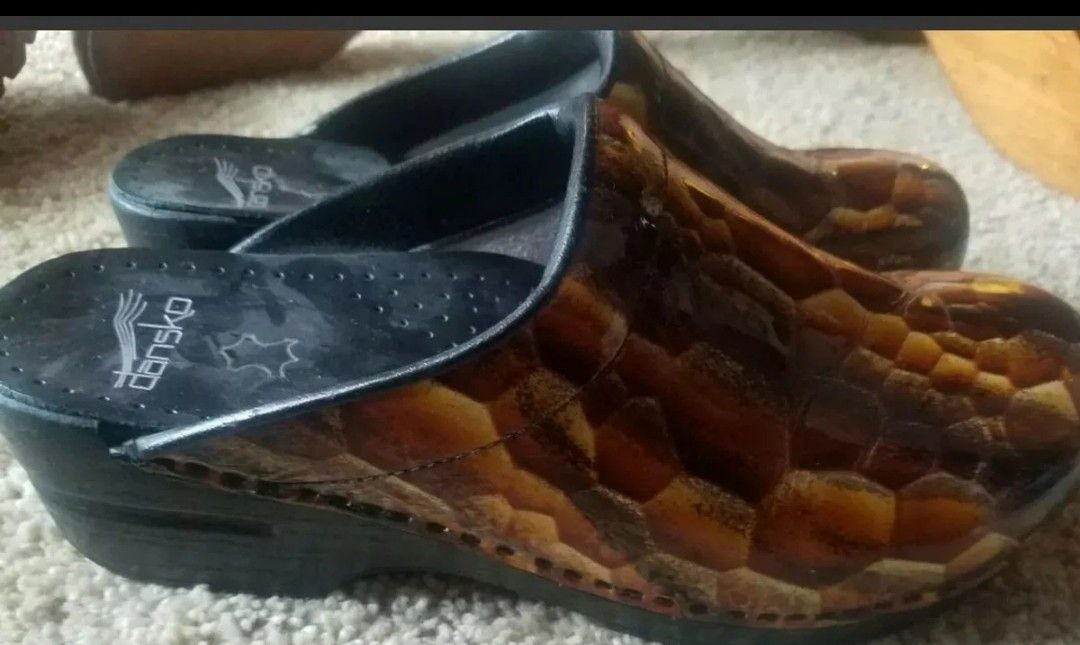 Dansko honeycomb snake design 40 9.5