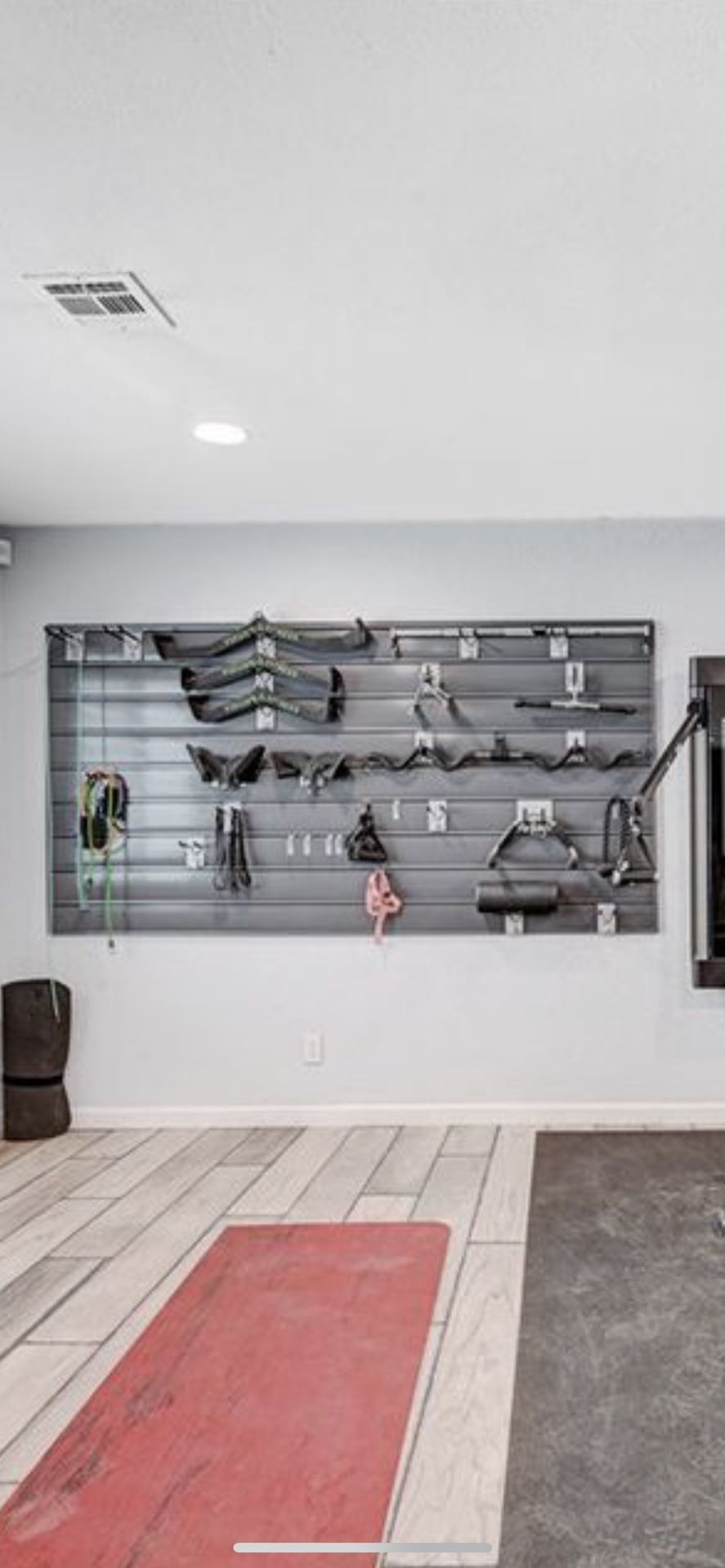 Proslat wall with hooks (accessories not included)