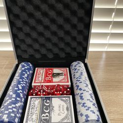 POKER NIGHT Silver Lined Case New w/ Keys